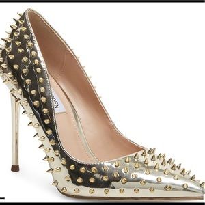 NEW/NEVER WORN STEVE MADDEN VALA-S GOLD STUDDED 10M
